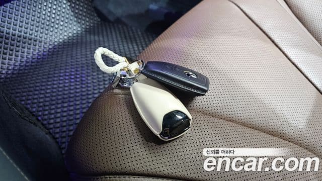 Mercedes-Benz S-Class 2020 — Photo 6/32