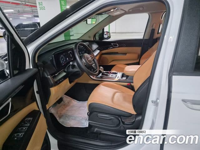 Kia Carnival 2022 — фото 13 из 20