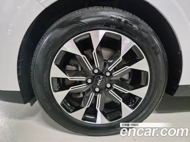 Kia Carnival 2022 — фото 19 из 20