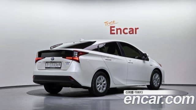 Toyota Prius 2019 — Şəkil 2/20