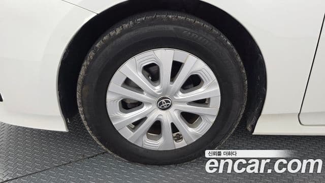 Toyota Prius 2019 — Şəkil 5/20