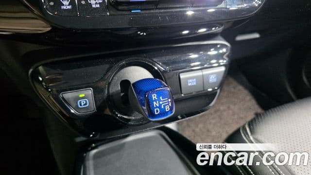 Toyota Prius 2019 — Şəkil 9/20