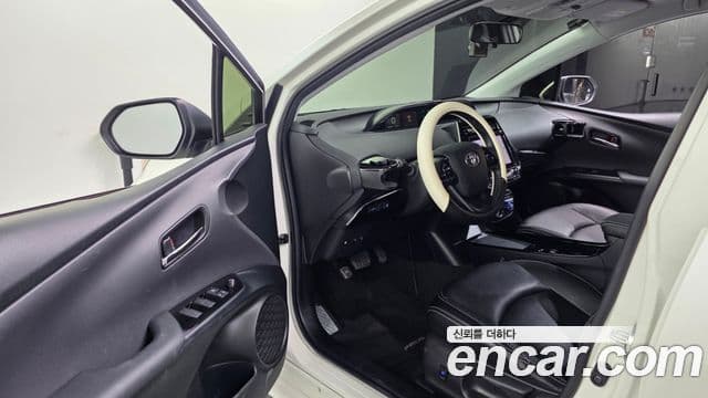 Toyota Prius 2019 — Şəkil 10/20