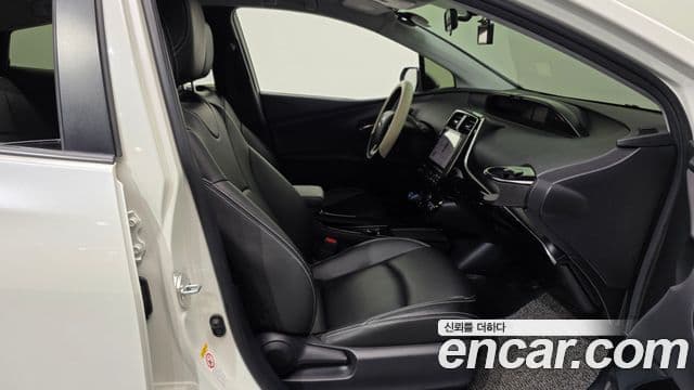 Toyota Prius 2019 — Şəkil 11/20