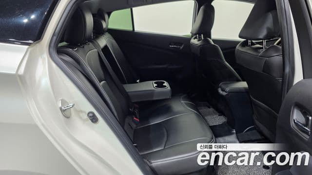 Toyota Prius 2019 — Şəkil 12/20