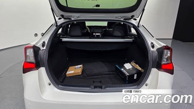 Toyota Prius 2019 — Şəkil 20/20