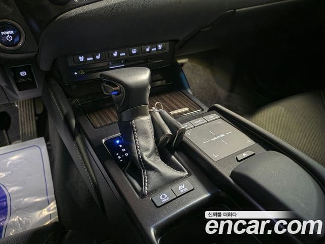 Lexus ES300h 2020 — ფოტო 7/18