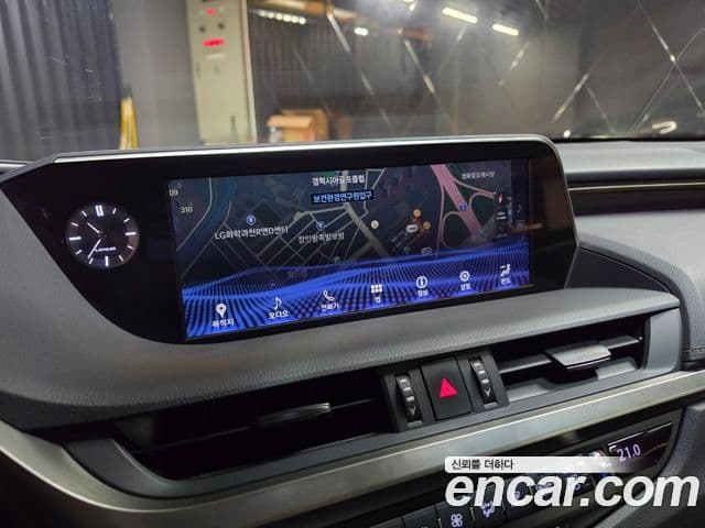 Lexus ES300h 2020 — ფოტო 11/18