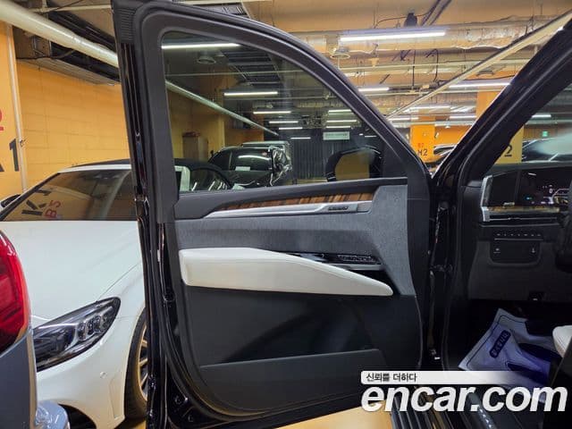 Cadillac Escalade 2025 — ფოტო 13/20