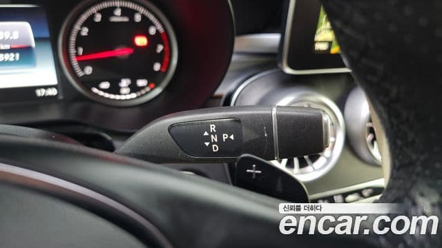 Mercedes-Benz GLC-Class 2019 — Şəkil 9/20