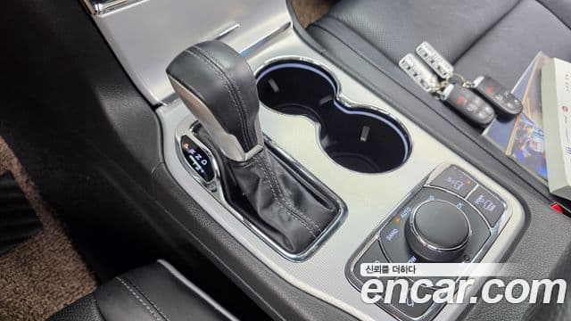 Jeep Grand Cherokee 2021 — фото 8 из 20