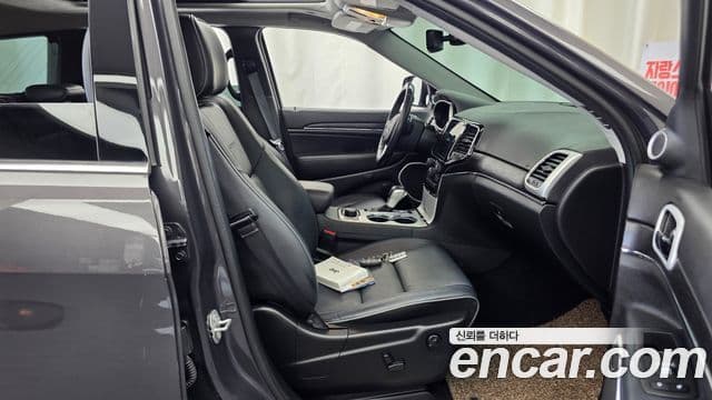 Jeep Grand Cherokee 2021 — фото 10 из 20