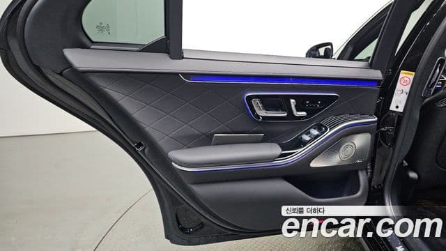 Mercedes-Benz S-Class 2025 — Photo 35/38