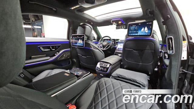 Mercedes-Benz S-Class 2025 — Photo 17/38