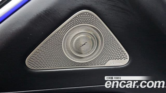Mercedes-Benz S-Class 2025 — Photo 27/38