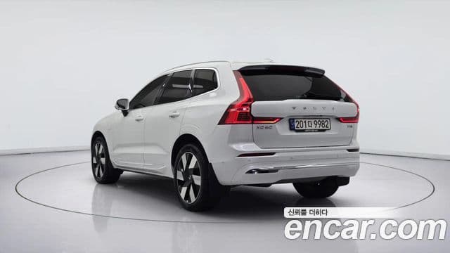 Volvo XC60 2024 — ფოტო 2/20