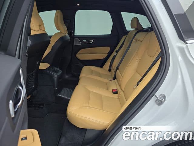 Volvo XC60 2024 — ფოტო 8/20