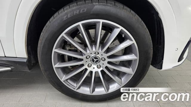 Mercedes-Benz GLE-Class 2025 — Photo 27/33