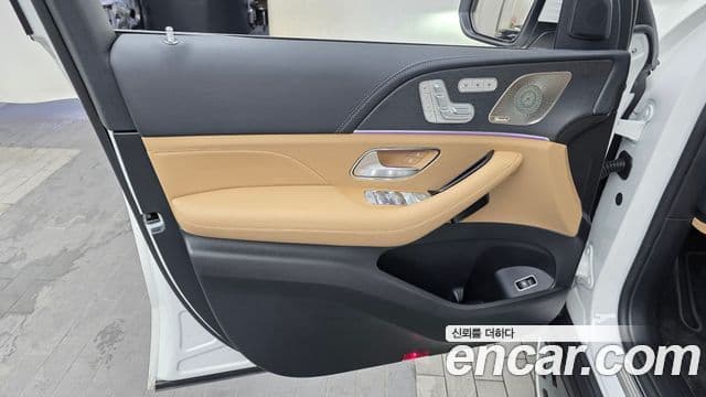 Mercedes-Benz GLE-Class 2025 — Photo 24/33