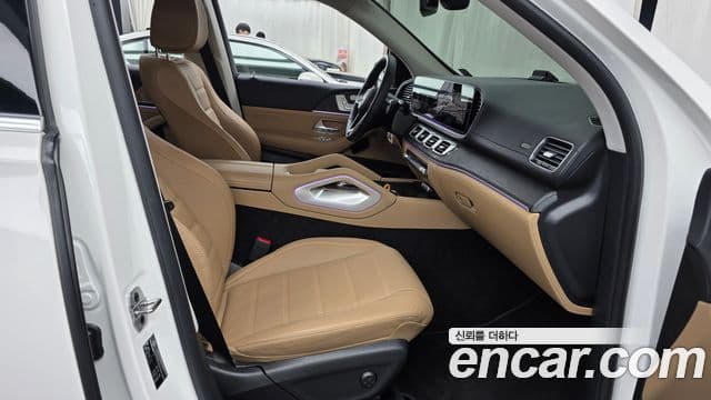 Mercedes-Benz GLE-Class 2025 — Photo 9/33