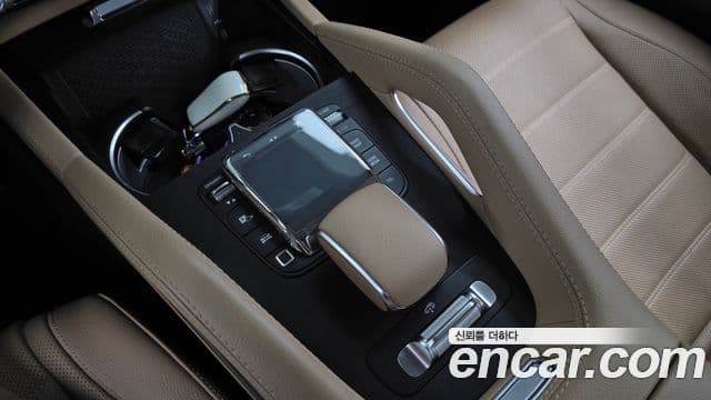 Mercedes-Benz GLE-Class 2025 — Photo 6/33