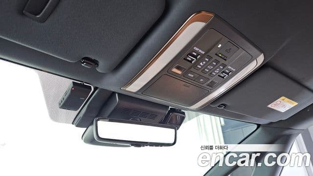 Toyota Alphard 2025 — ფოტო 19/20