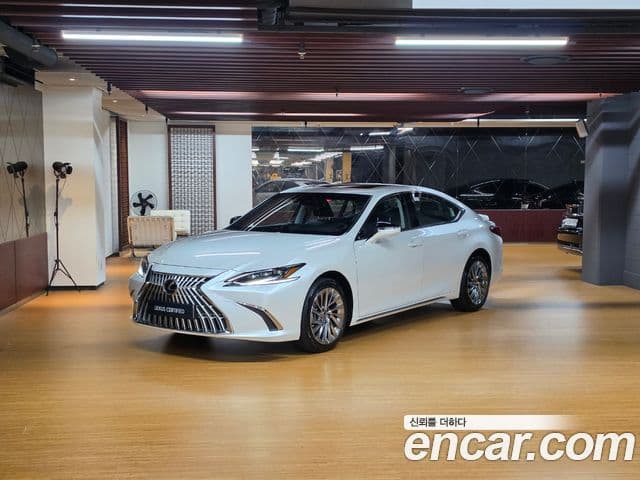Lexus ES300h 2025 — ფოტო 10/18