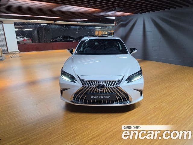 Lexus ES300h 2025 — ფოტო 2/18