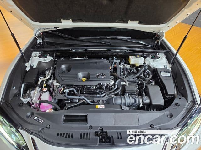 Lexus ES300h 2025 — ფოტო 5/18