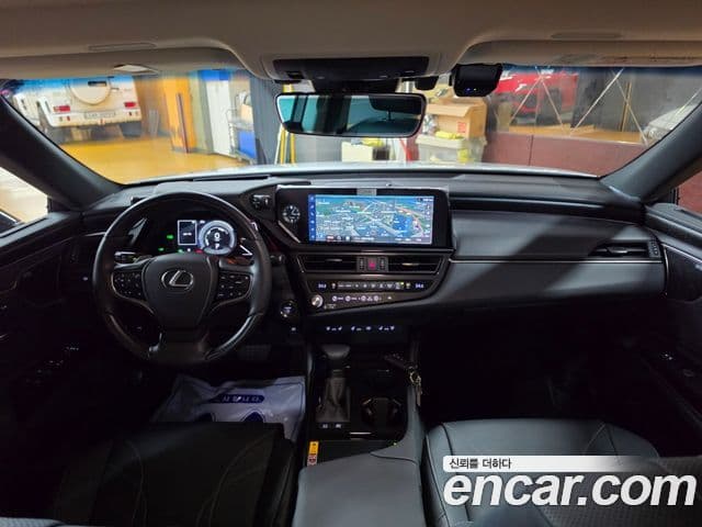 Lexus ES300h 2025 — ფოტო 6/18