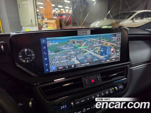 Lexus ES300h 2025 — ფოტო 11/18