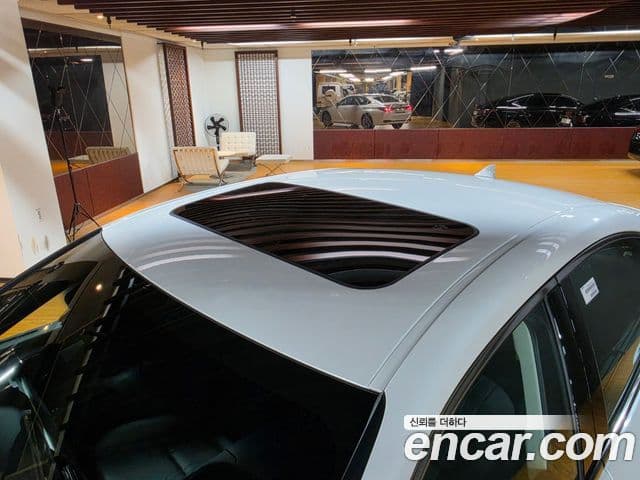 Lexus ES300h 2025 — фото 15 из 18