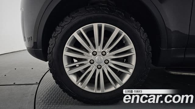 Land Rover Discovery 5 2018 — ფოტო 5/20