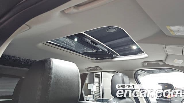 Land Rover Discovery 5 2019 — ფოტო 18/20