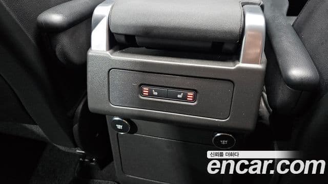 Land Rover Discovery 5 2019 — ფოტო 19/20