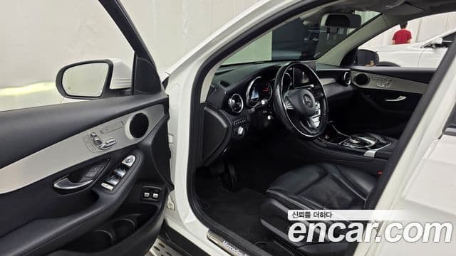 Mercedes-Benz GLC-Class 2019 — Şəkil 9/20