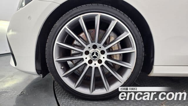 Mercedes-Benz E-Class 2020 — ფოტო 5/20