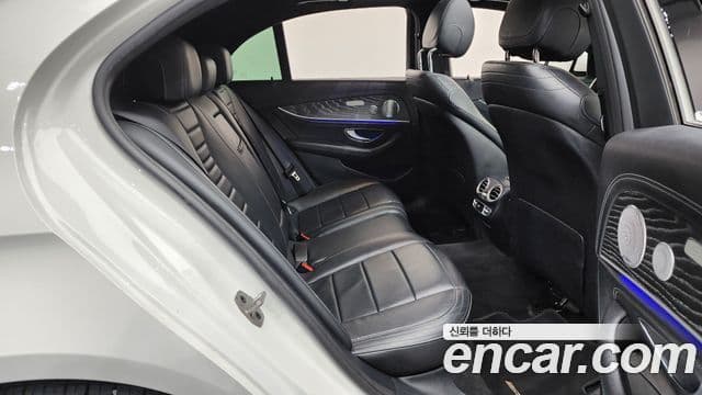 Mercedes-Benz E-Class 2020 — ფოტო 11/20