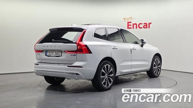 Volvo XC60 2022 — Şəkil 2/20