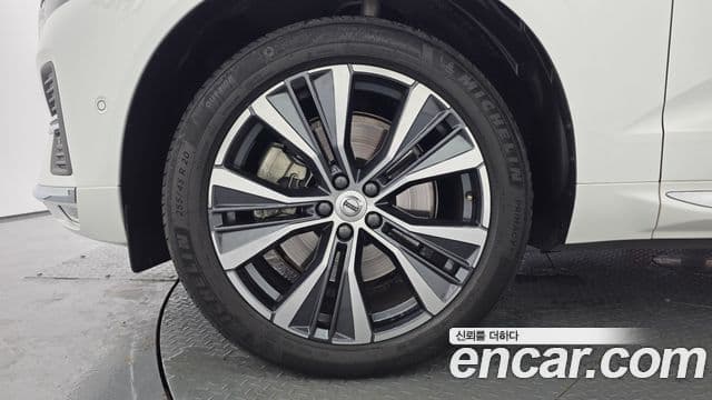 Volvo XC60 2022 — Şəkil 5/20