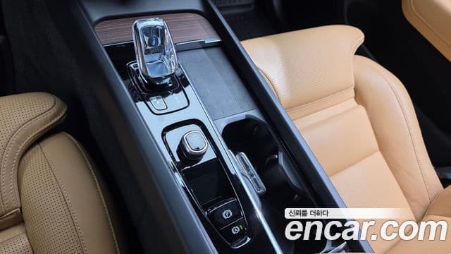 Volvo XC60 2022 — Şəkil 9/20