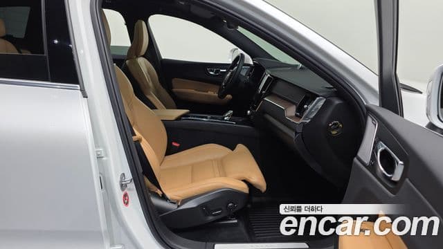 Volvo XC60 2022 — Şəkil 11/20