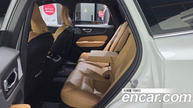 Volvo XC60 2022 — Şəkil 12/20