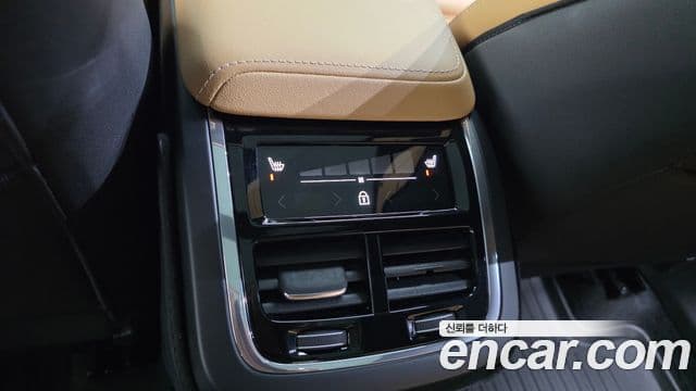 Volvo XC60 2022 — Şəkil 18/20