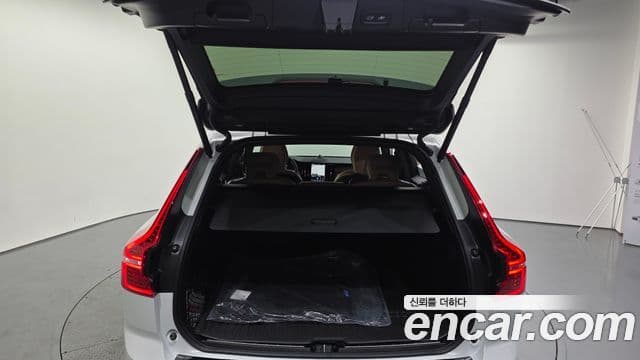 Volvo XC60 2022 — Şəkil 20/20