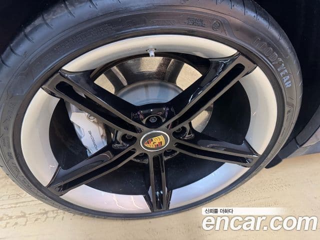 Porsche Taycan 2024 — ფოტო 4/20