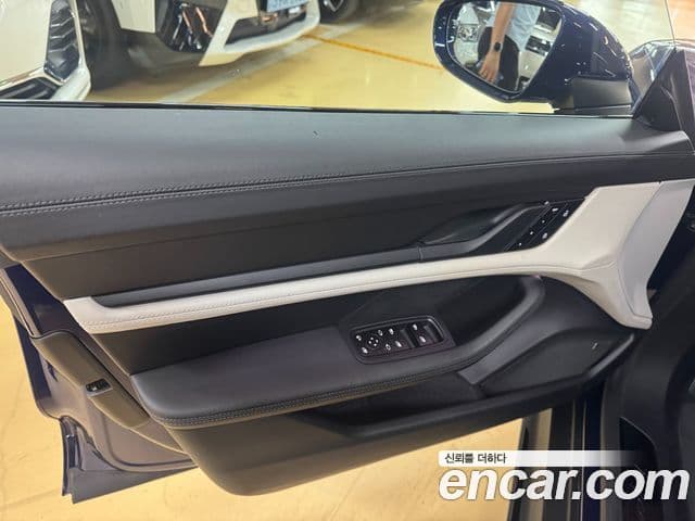 Porsche Taycan 2024 — ფოტო 10/20