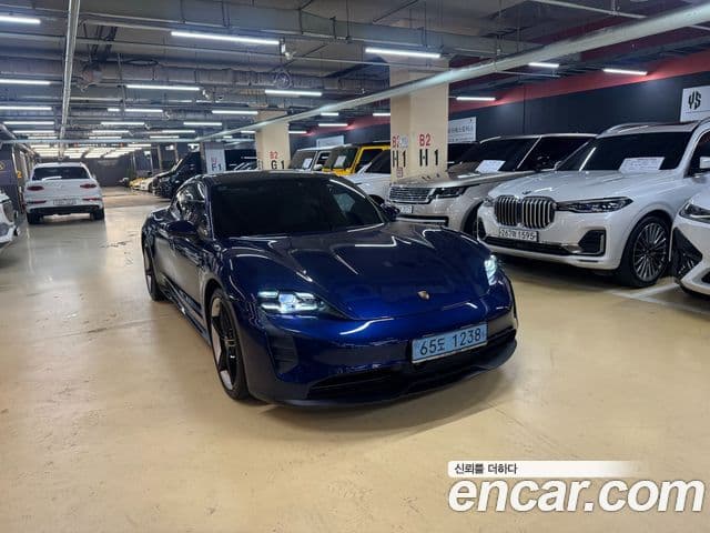 Porsche Taycan 2024 — ფოტო 16/20