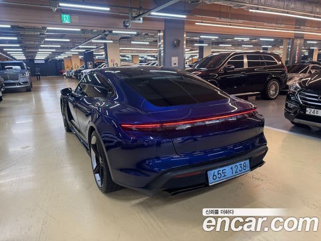 Porsche Taycan 2024 — ფოტო 12/20