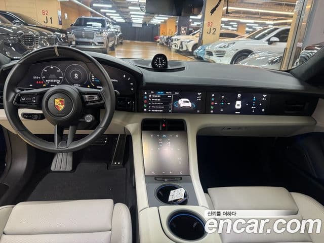 Porsche Taycan 2024 — ფოტო 2/20